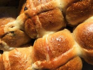 Traditional Hot Cross Buns Recipe | Rustle Up