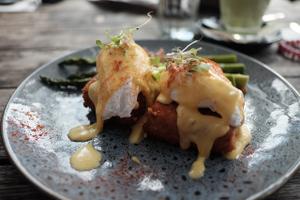 Eggs Benedict on Hashbrowns with Grilled Asparagus Recipe | Rustle Up
