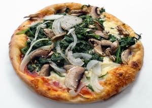 Garlicky Cheese Pizza with Spinach, Mushrooms & Onion Recipe | Rustle Up