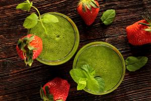 Strawberry and Spinach Smoothie Recipe | Rustle Up