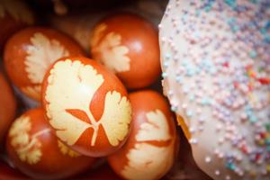 Herb-Stencilled Hard-Boiled Easter Eggs Recipe | Rustle Up