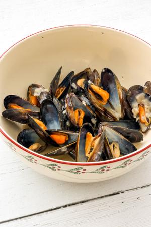 Mussels in White Wine Sauce Recipe | Rustle Up