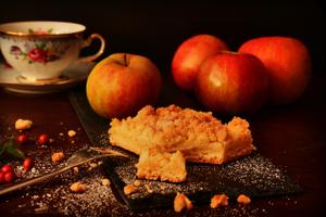 Apple Crumble Traybake Recipe | Rustle Up