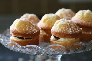 Mini Victoria Sponge Cupcakes Recipe | Rustle Up