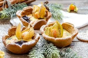 Physalis Vanilla Custard Tarts in Gingerbread Cookie Cups Recipe | Rustle Up